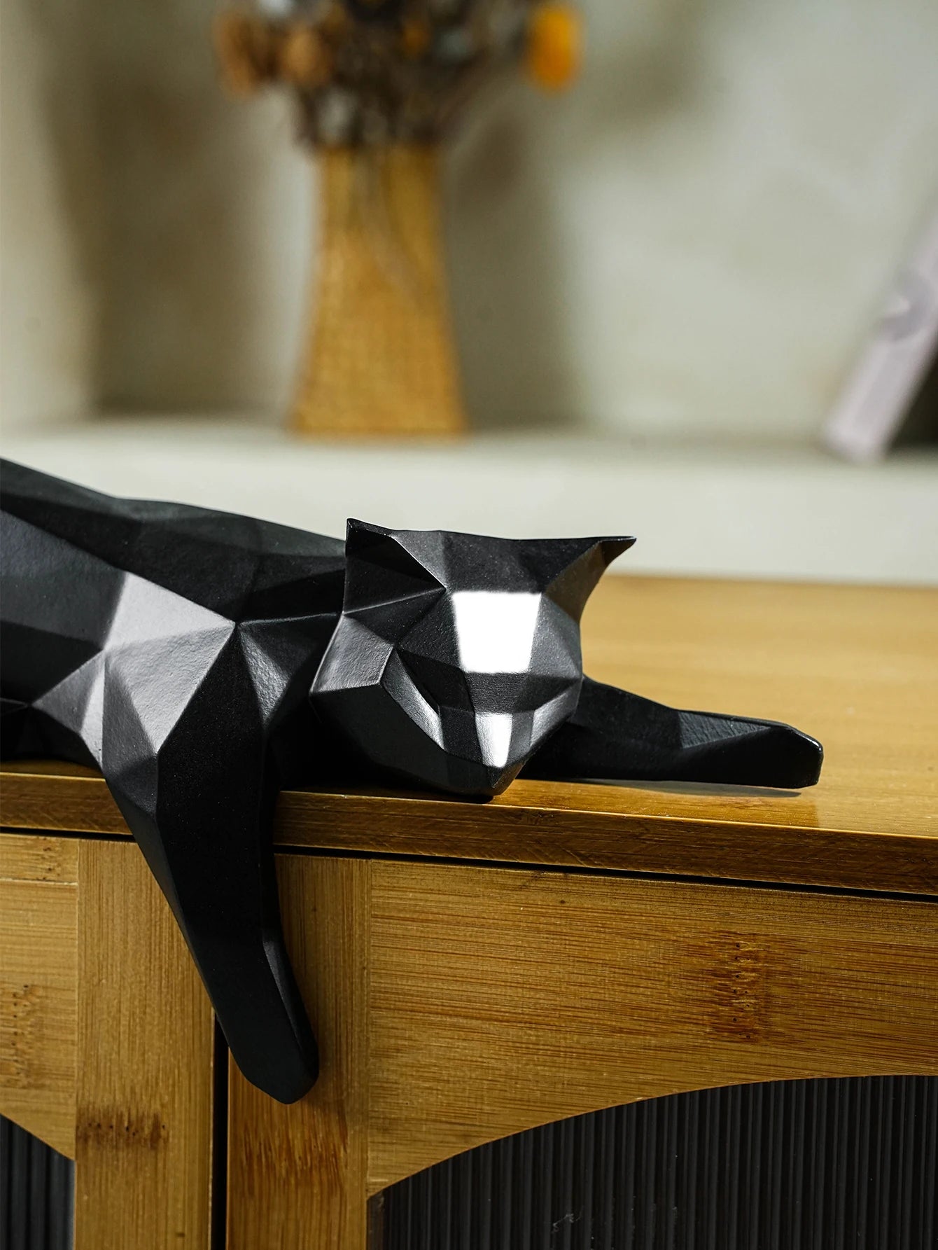 Noir Form — Sculptural Cat Object