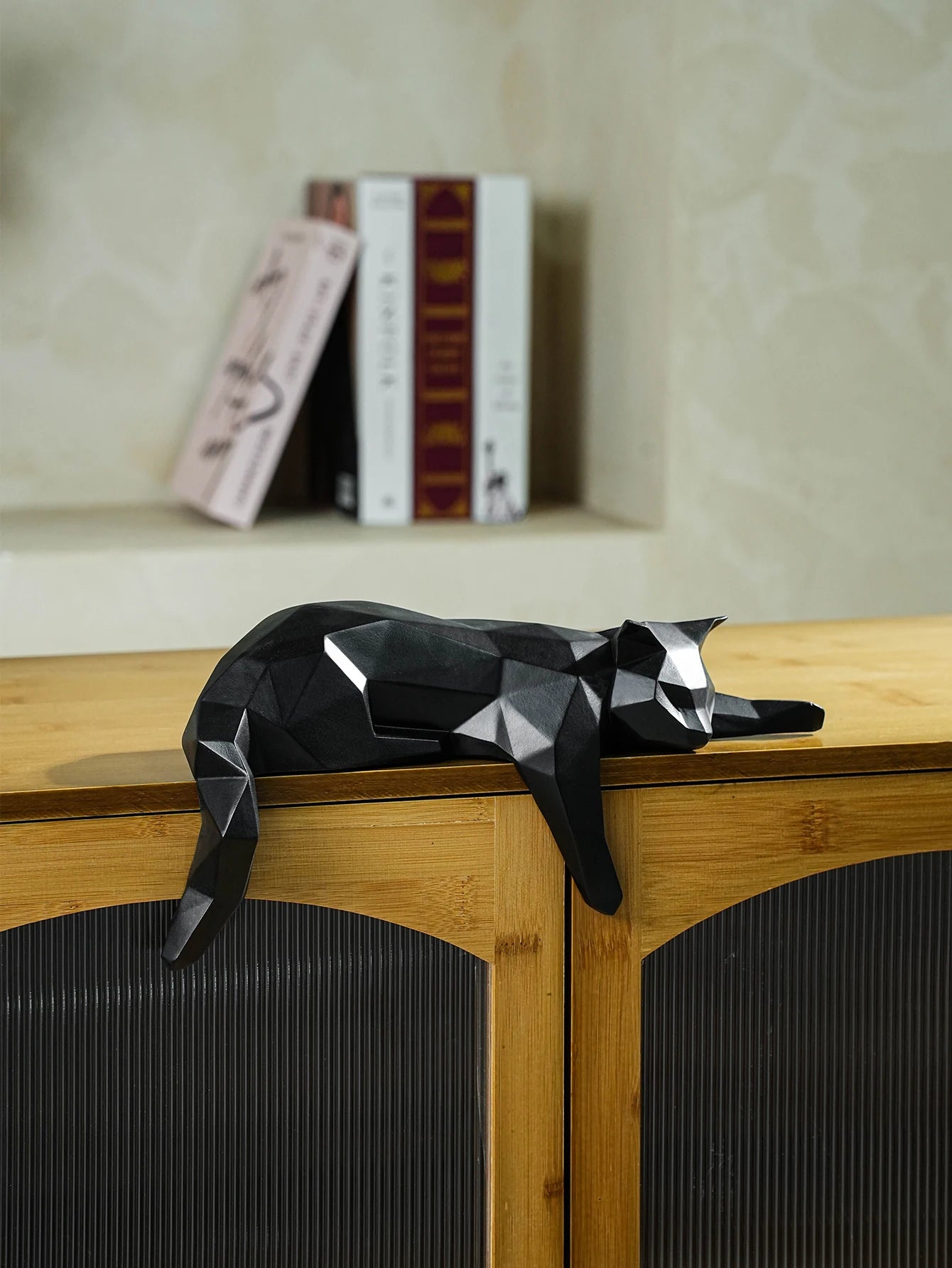Noir Form — Sculptural Cat Object