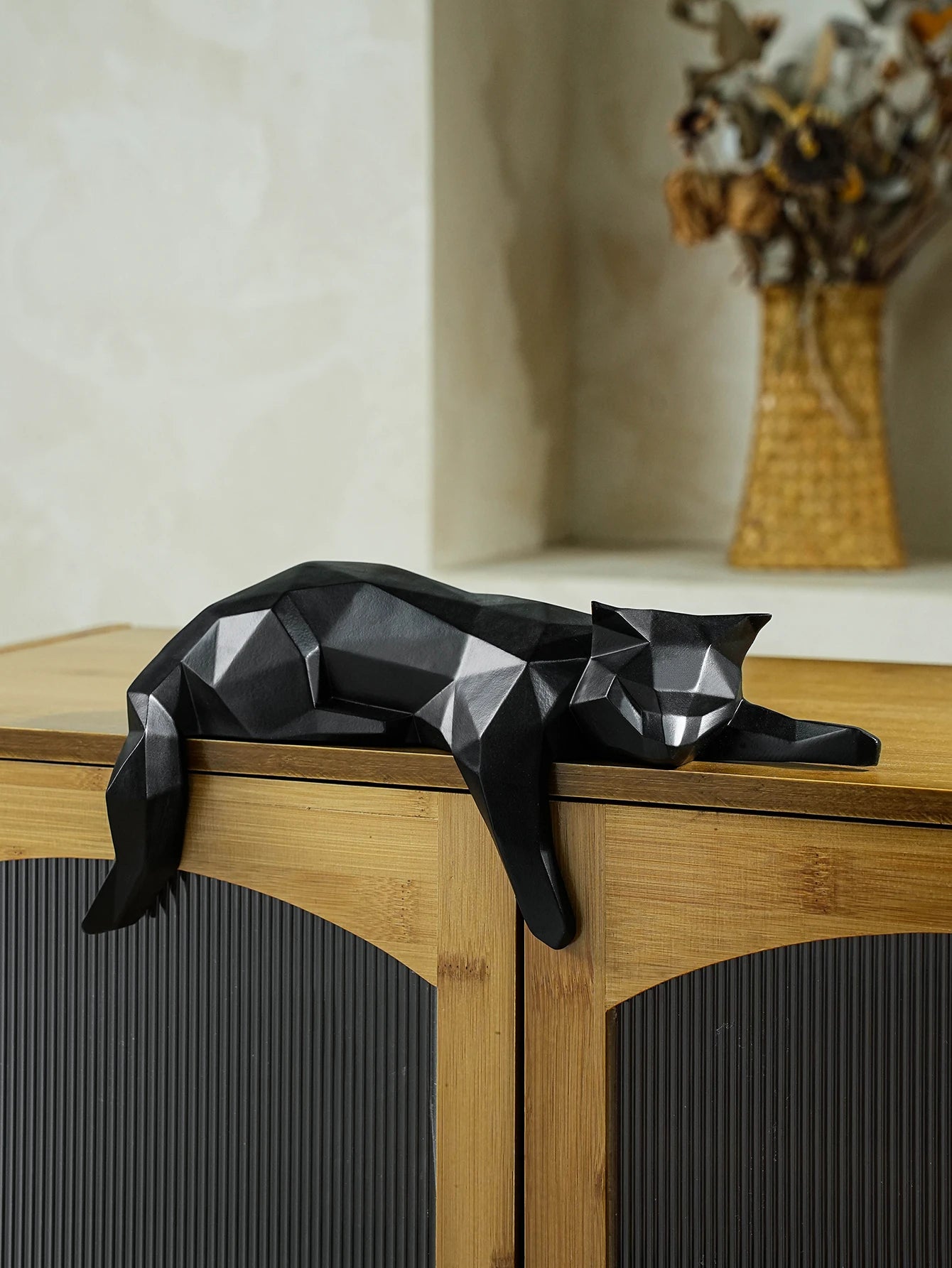 Noir Form — Sculptural Cat Object