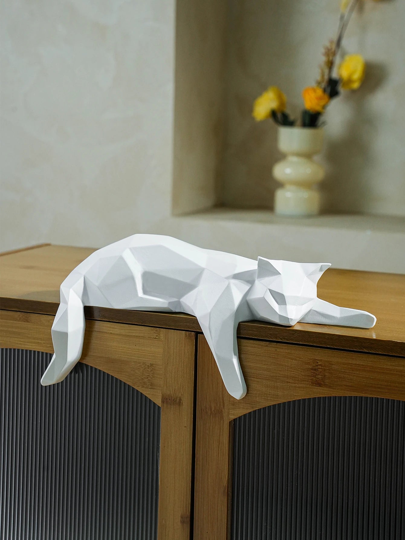 Noir Form — Sculptural Cat Object