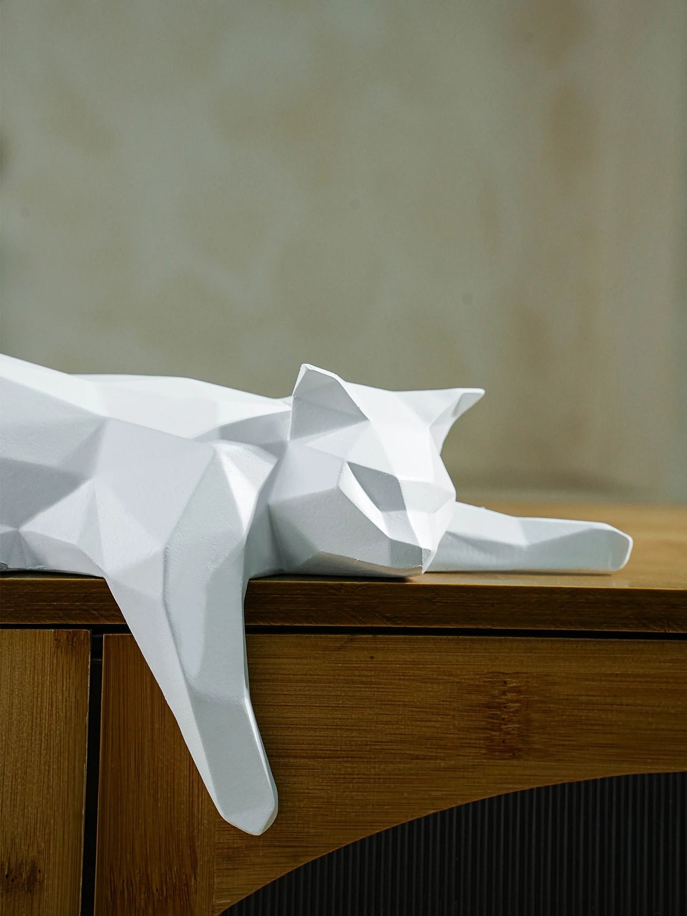 Noir Form — Sculptural Cat Object