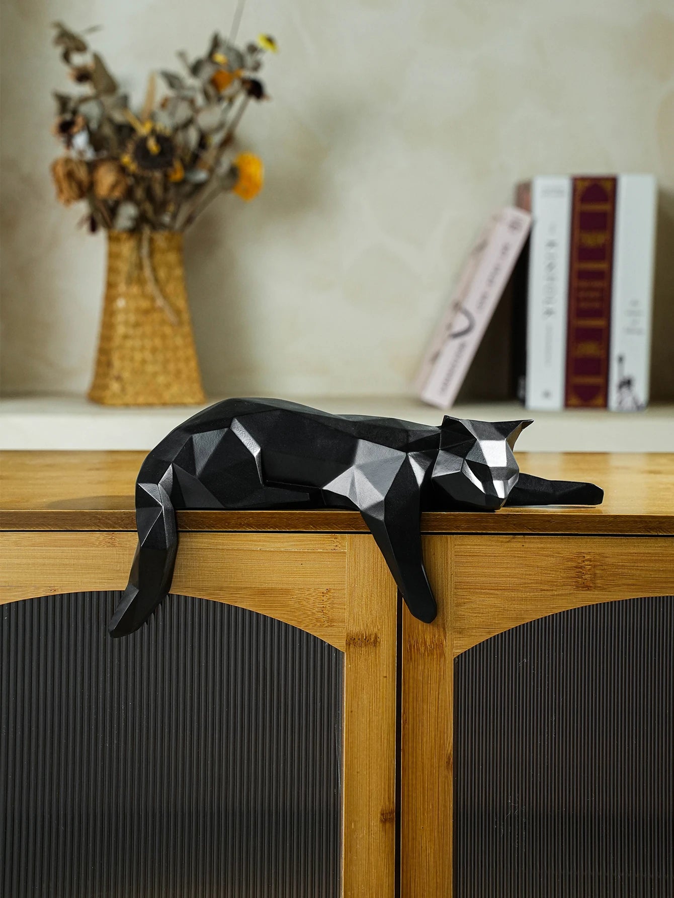 Noir Form — Sculptural Cat Object