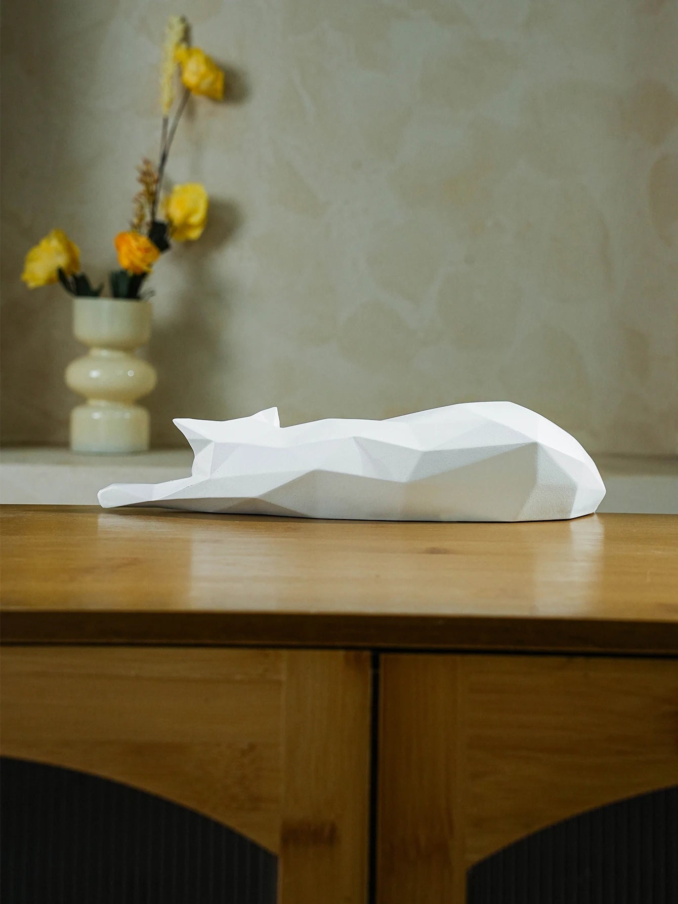 Noir Form — Sculptural Cat Object
